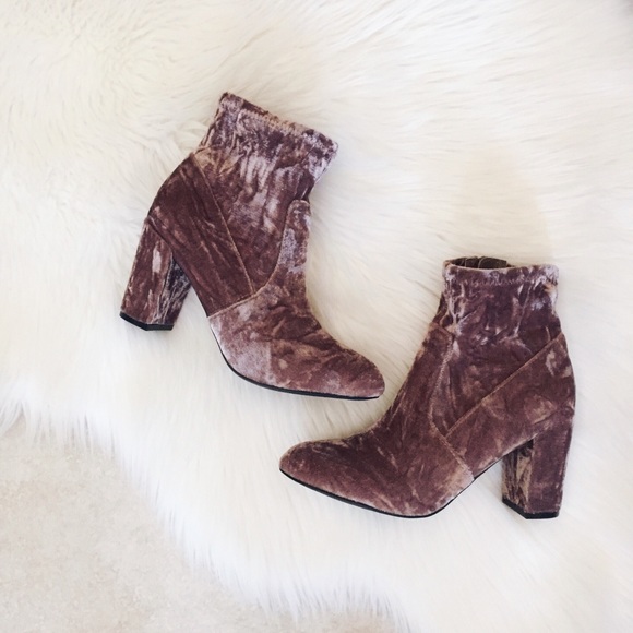 Steve Madden Shoes - 1 DAY ONLY Steve Madden Emison Velvet Boots